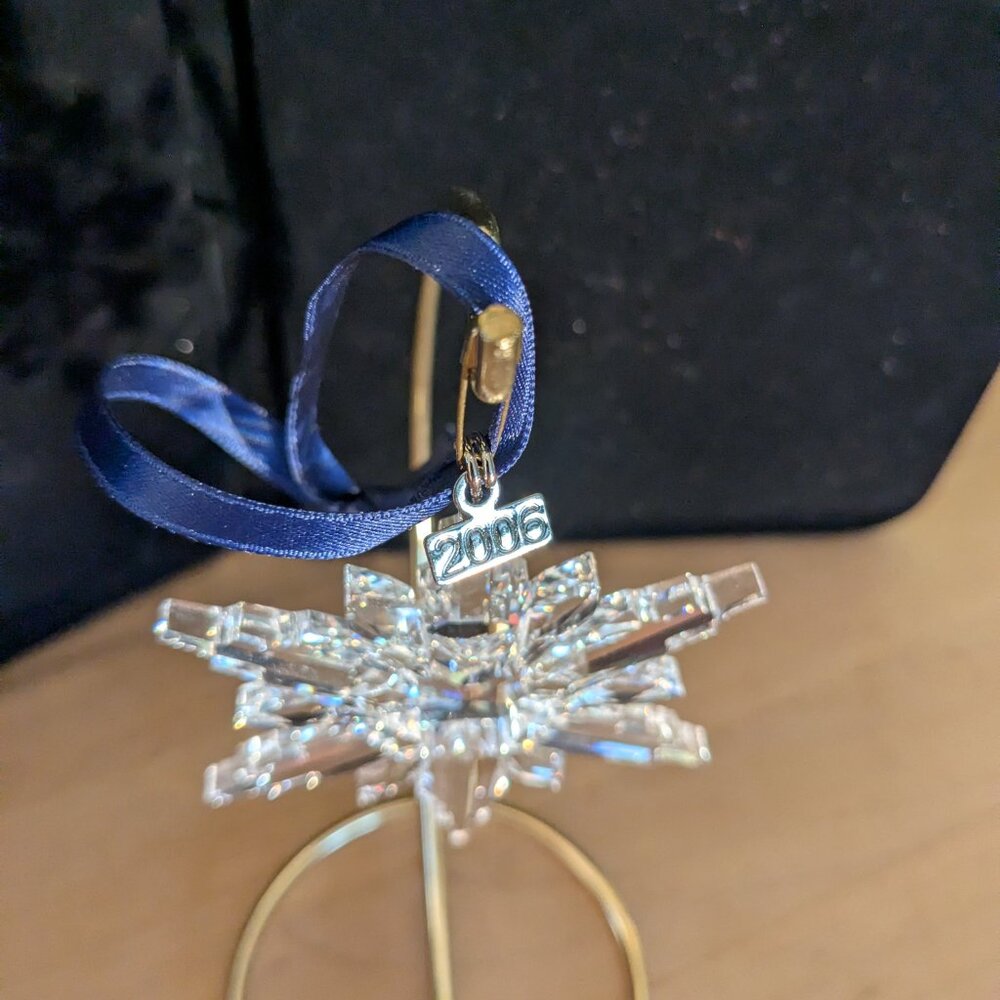2006 Swarovski Snowflake Ornament - Picture 2 of 6